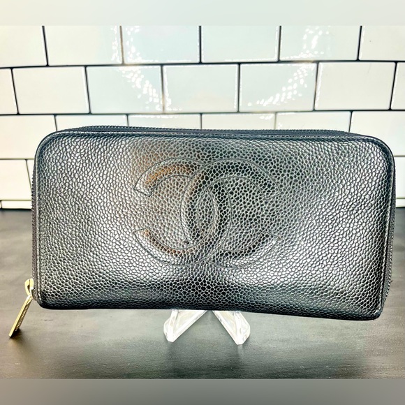 Authentic Vintage Chanel Caviar Leather Big CC Zip Monogram Wallet - Picture 1 of 8